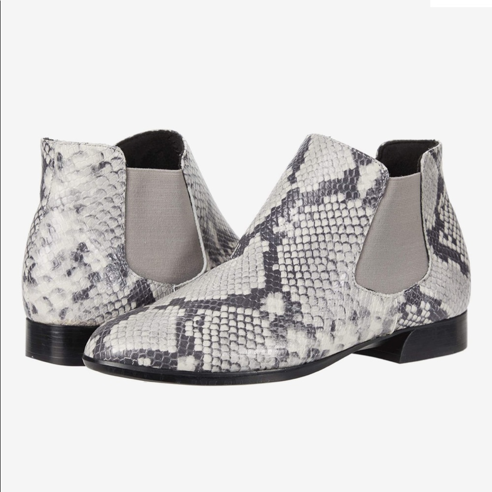 Munro Cate Grey Leather Snake Print Ankle Bootie Size 9.5